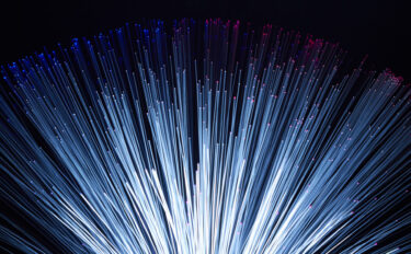 ファイバーレーザーとは？発振原理や構成をわかりやすく解説