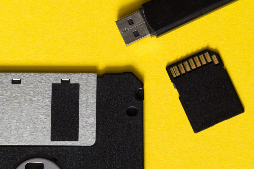 NANDフラッシュとは？SSDに使われるメモリの種類やNORとの違いを解説