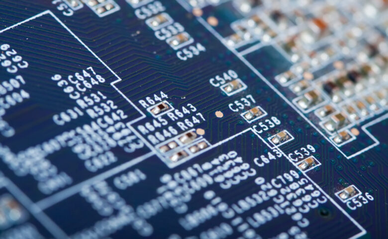 HBMとは?次世代の半導体メモリの特徴や用途をわかりやすく解説